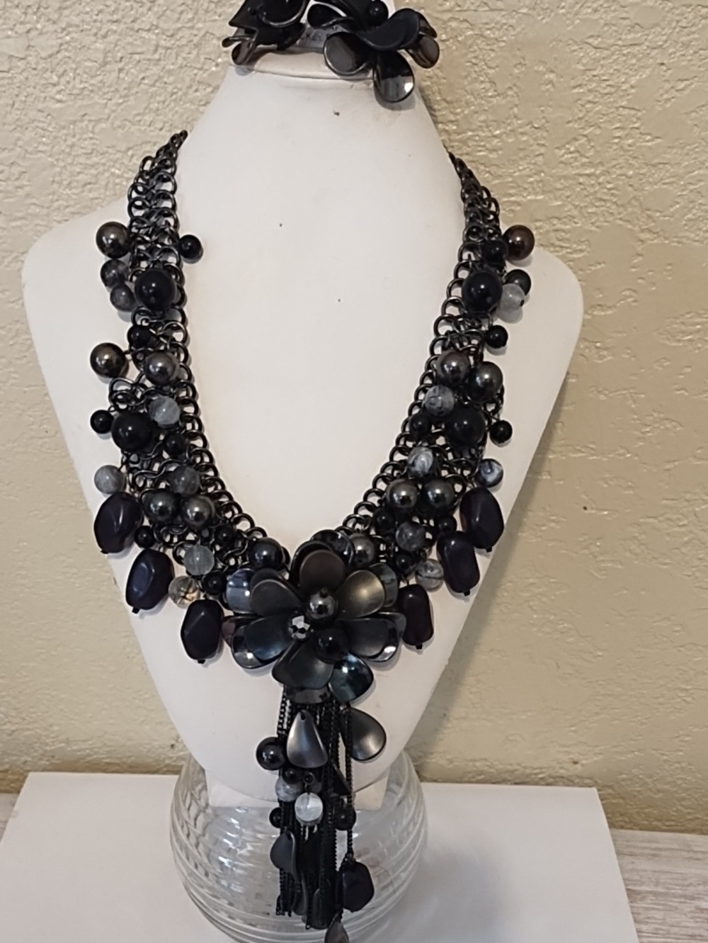 NWT Black Multi-Bead Statement Necklace - Picture 1 of 15